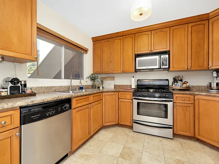 14934 Dickens St #9 — Photo 17