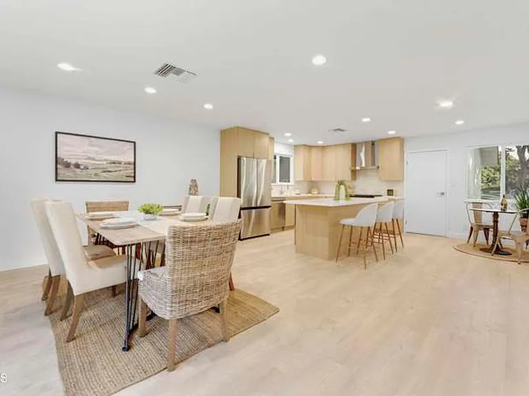 2109 Young Ave — Photo 4