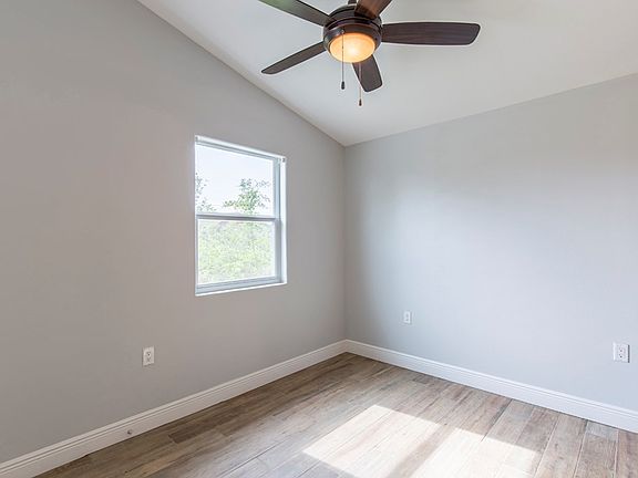 5th image of 322 Orange Ln