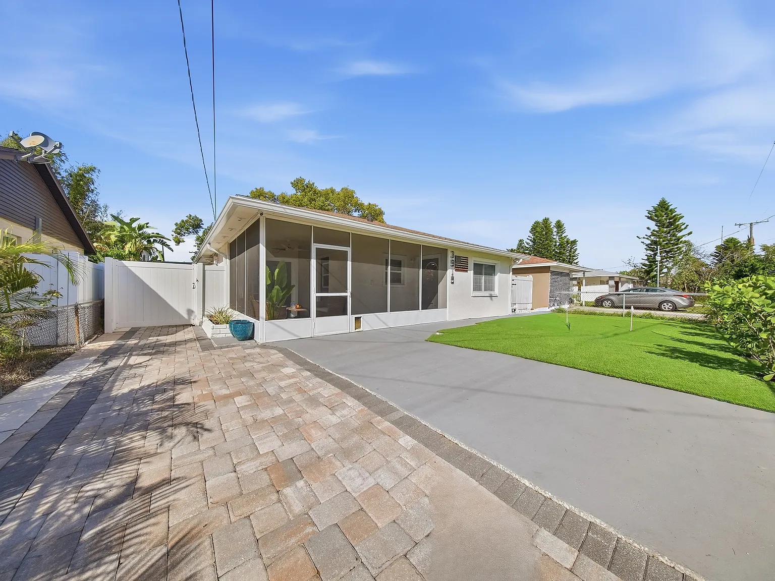 3915 W Gray St — Photo 2