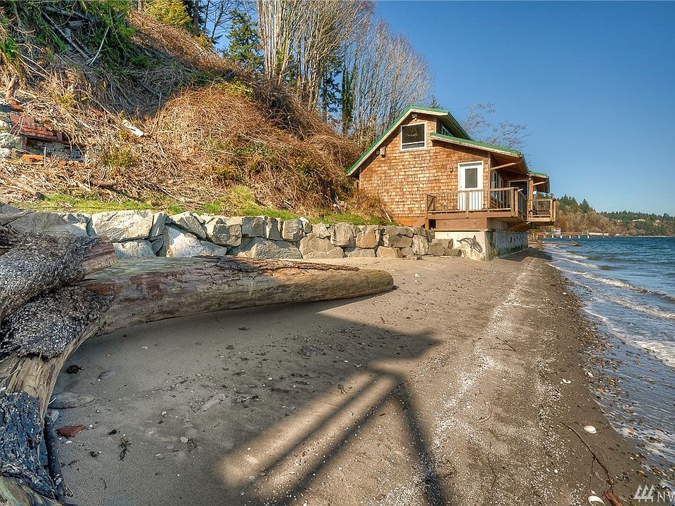 55ft of lush beachfront living- sandy/pebble shoreline can all be yours!