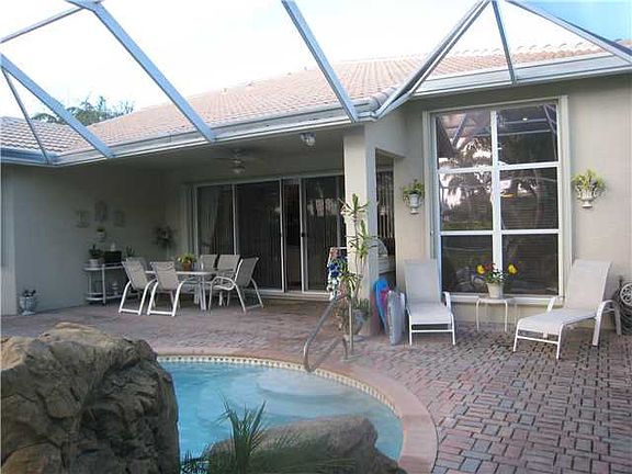 4th image of 4265 Mariners Cove Dr
