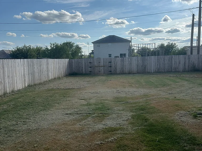 404 S Cherry St — Photo 2