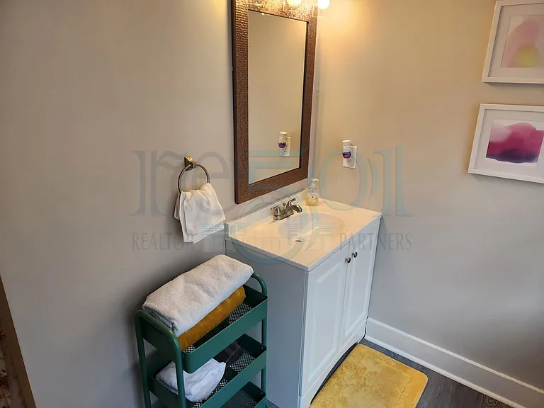300 S Valentine St #1 — Photo 26
