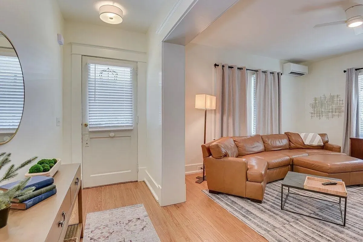 1 bed, 900 sqft, $1,700 — Photo 4
