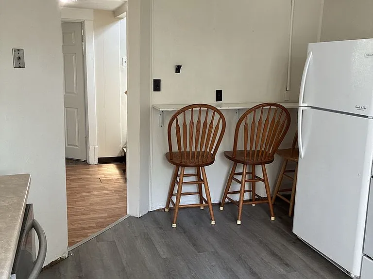 521 Locust Ave — Photo 4