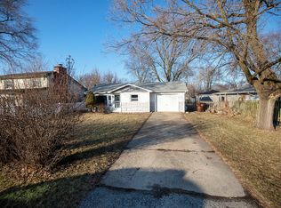 560 W Arlington Ln, Crete, IL 60417