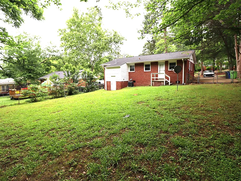 829 Carlisle St — Photo 27