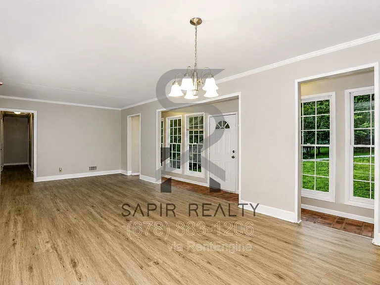 373 James St SW — Photo 8