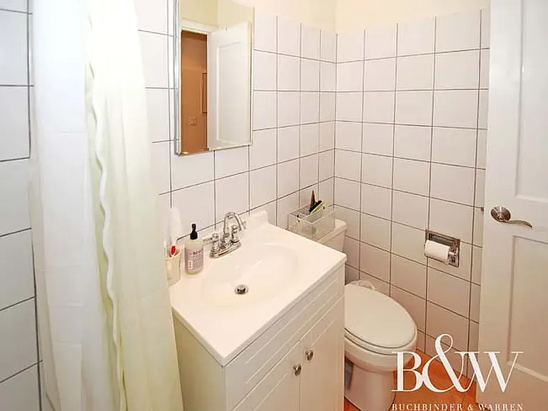 1061 Madison Ave #3A — Photo 11