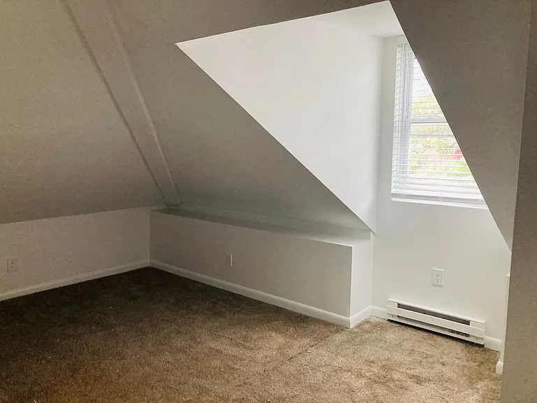 614 Armandale St — Photo 11