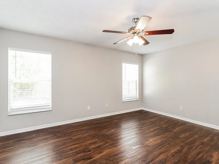 16329 Coopers Hawk Ave — Photo 10