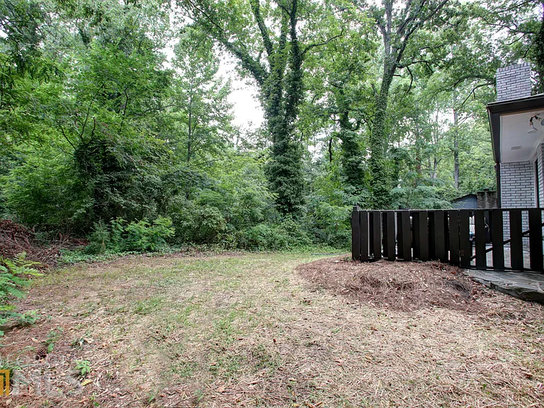 83 Kathryn Dr — Photo 17