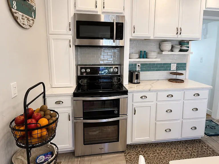 814 Lynnfield St — Photo 22
