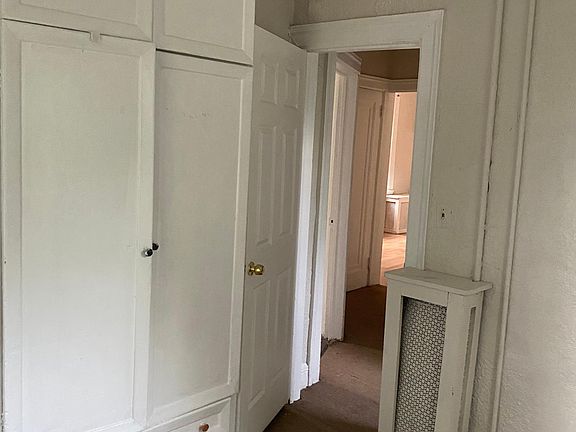 4th image of 414 E 5th St #2