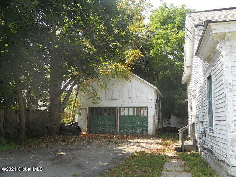 4th image of 4-6 S Maple Street