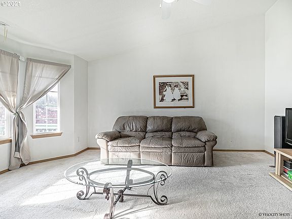 2nd image of 15200 NE 91st St