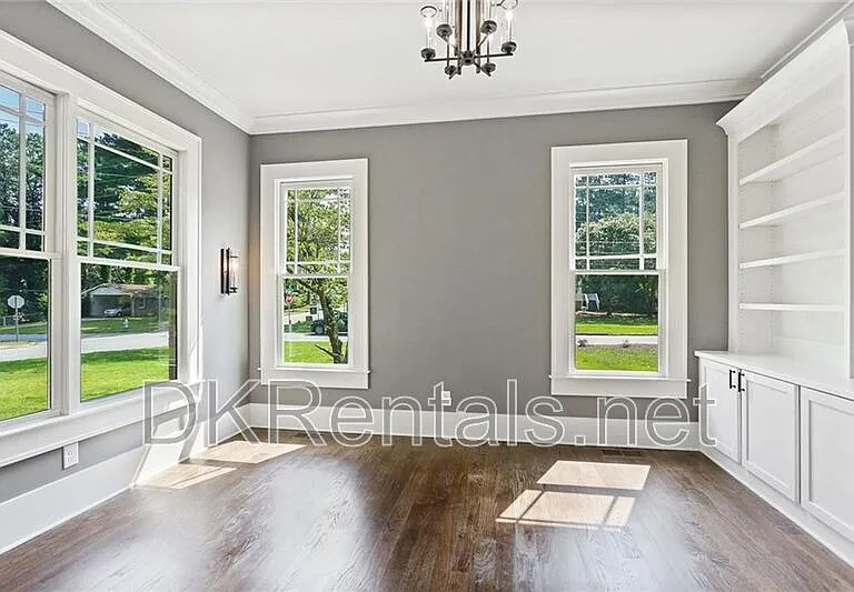 2272 Abby Ln NE — Photo 37