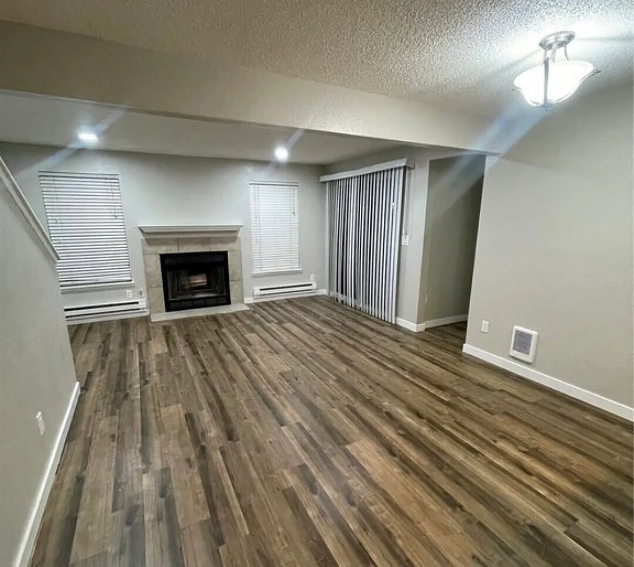3 bed, 1125 sqft, $3,400 — Photo 3