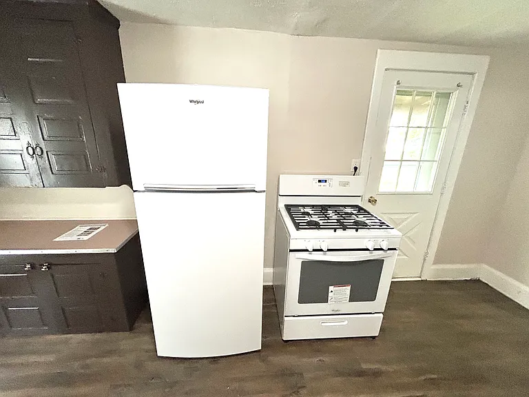 843 Bond St #UP — Photo 10