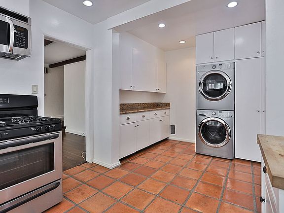 3rd image of 108 N Harper Ave