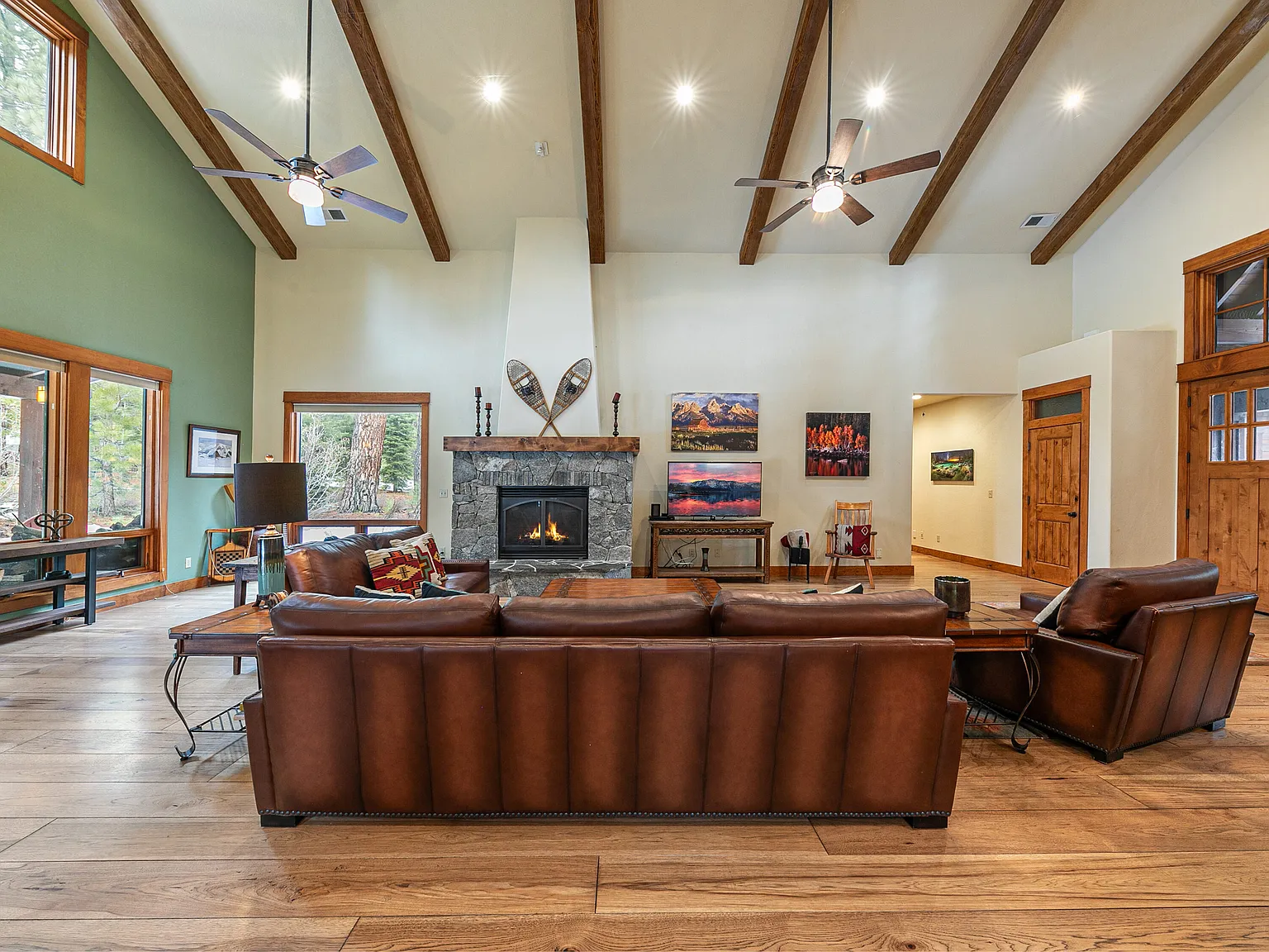 3 bed, 3.5 bath, 2977 sqft, $7,000 — Photo 2