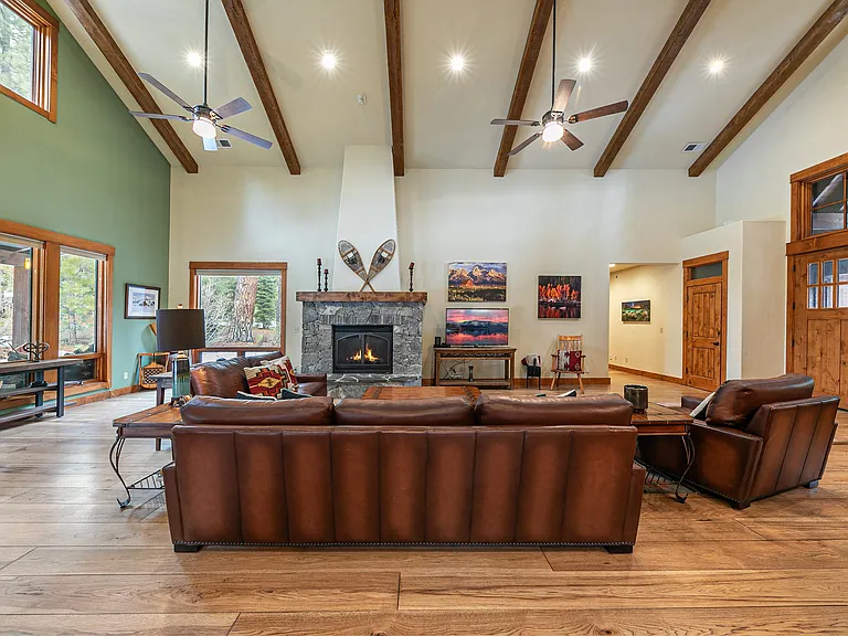 11172 Comstock Dr — Photo 2