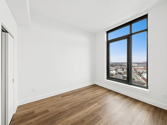 4th image of 34-35 44th St #1126