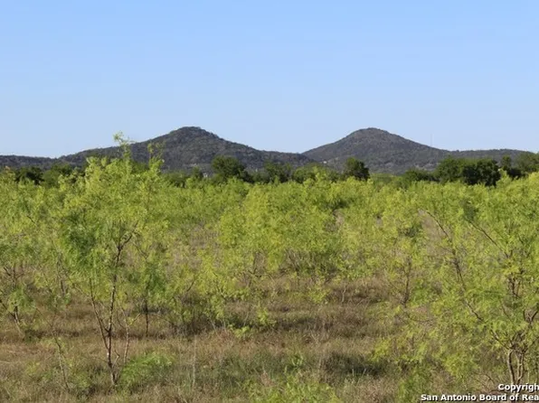 150 S River View Drive, Utopia, TX 78884