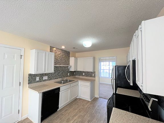 4th image of 3981 Cherry Tree Dr