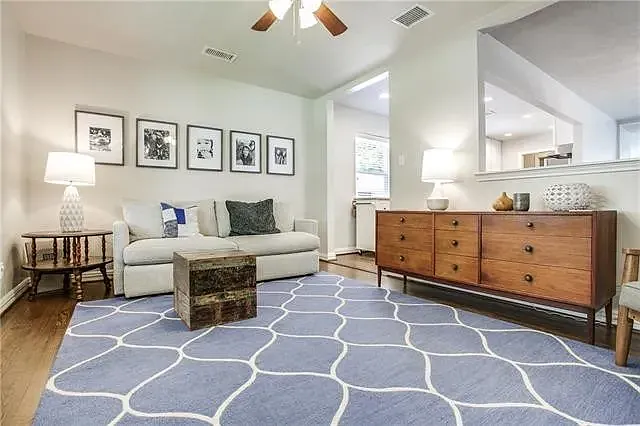3 bed, 1787 sqft, $2,900 — Photo 2