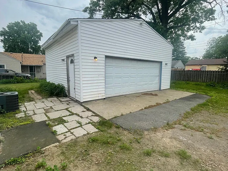 2482 Vigo St — Photo 13