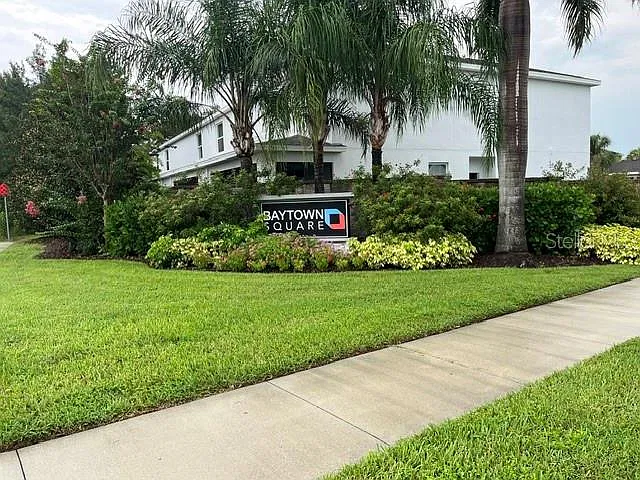 3 bed, 2.5 bath, 1568 sqft, $2,200 — Photo 2