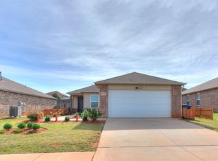 9732 Glover River Dr, Yukon, OK 73099