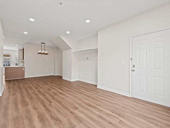3rd image of 22769 Fountain Grove Sq