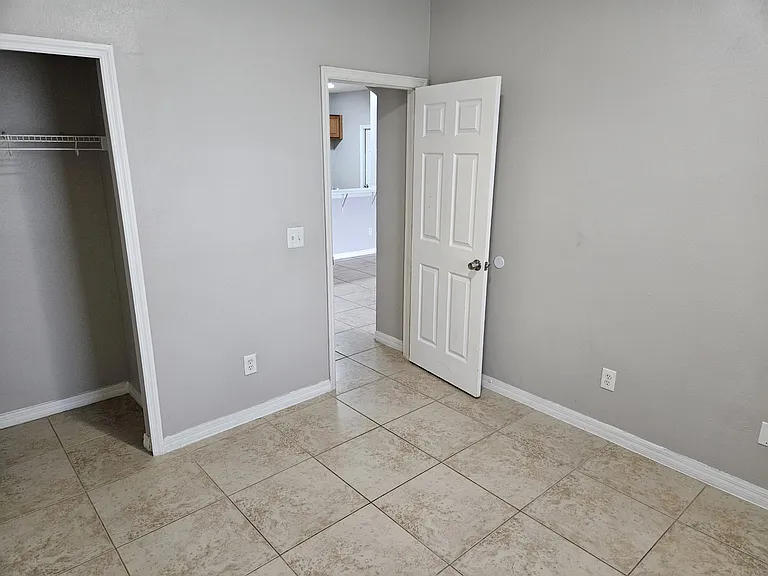 1335 Knollwood Dr — Photo 2