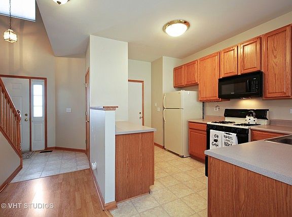 4th image of 290 Nicole Dr Unit D