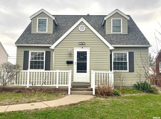 1328 W Circle Rd, Peoria, IL 61604