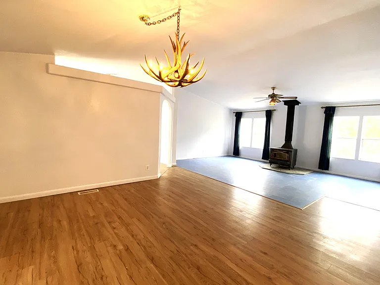 27 Hillcrest Rd — Photo 9