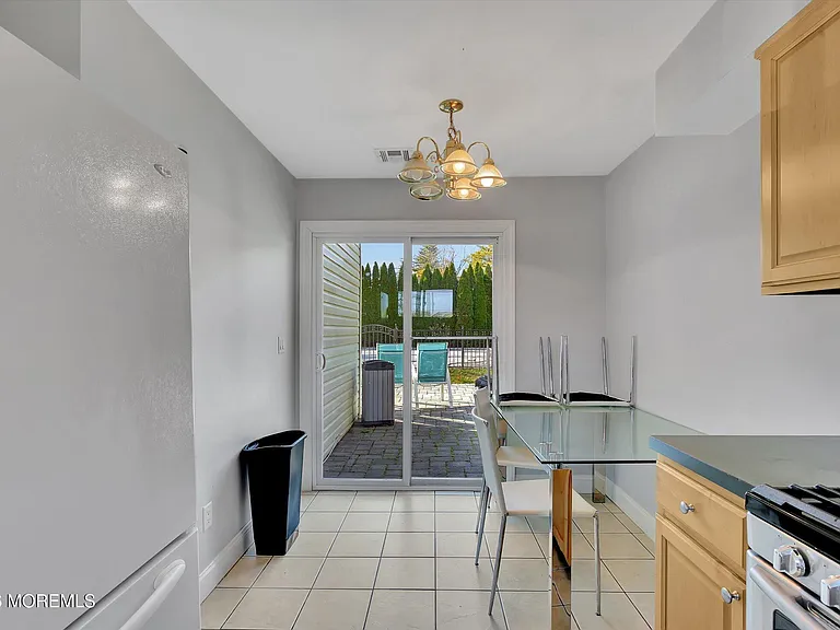 980 Woodgate Ave — Photo 12