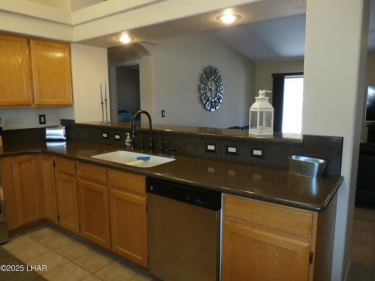 2304 Buckingham Blvd — Photo 5