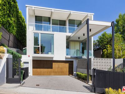 2650 Creston Dr, Los Angeles, CA, 90068