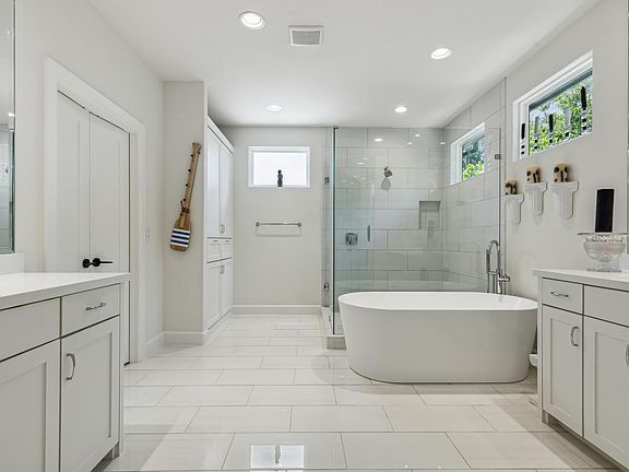 3rd image of 5442 Martel Ave