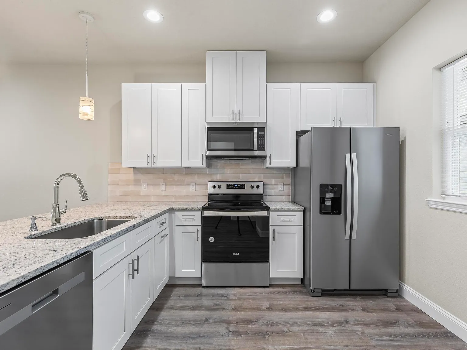 3 bed, 1981 sqft, $1,900 — Photo 3