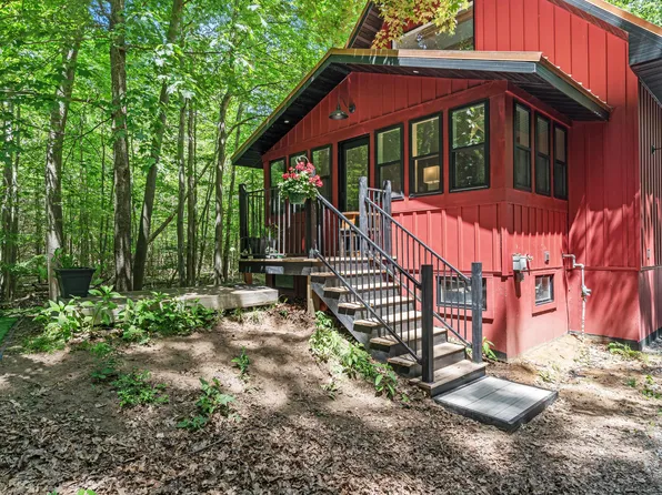 6907 126th Ave, Fennville, MI 49408