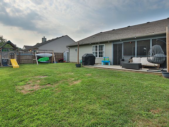 3rd image of 1704 Creekside Dr