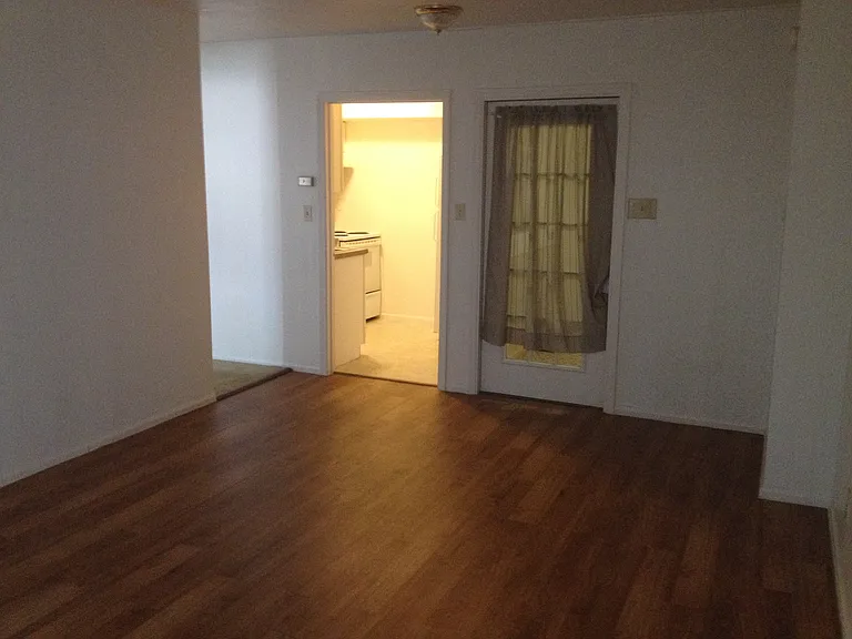 2727 Hampton Ave — Photo 5