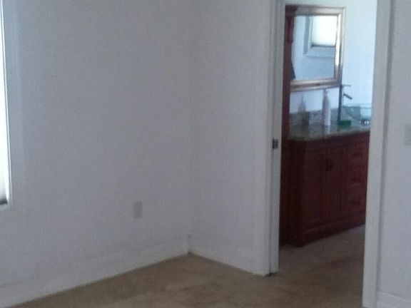 Tile floors, tongue&groove ceilings and ceiling fans through