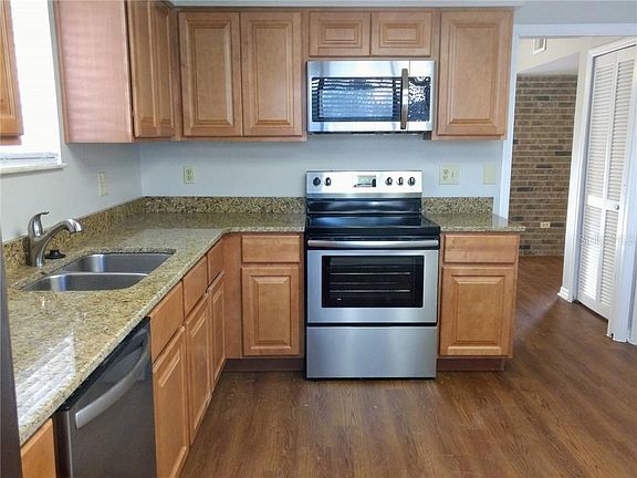 3rd image of 127 Crown Point Cir #127