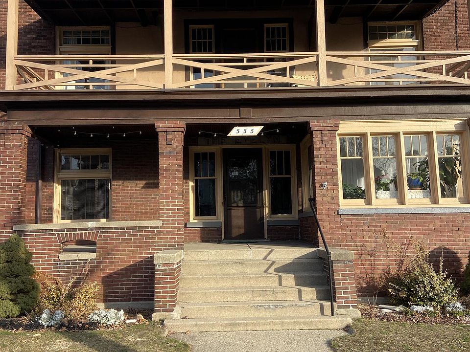 1st image of 555 Lyon St NE